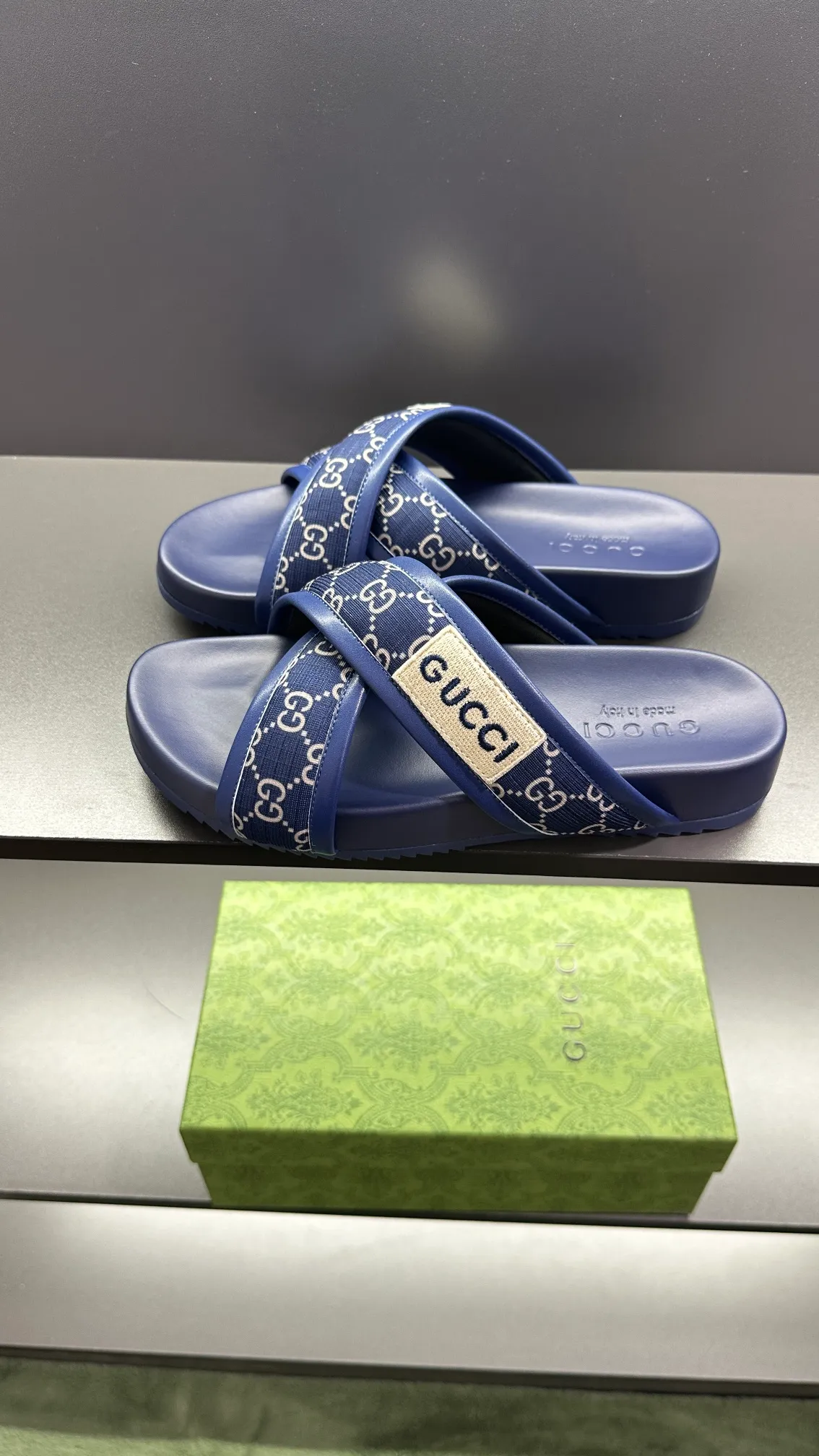 [G Family Couple Style] P: 300💰Female size 36~40 Men's size 39~45, (46. Custom-made Unisex GG slippers This slipper is made of GG polyester fiber and is decorated with a Gucci label on the front, adding a striking logo feel to the style. Beige GG recycled polyester fiber Unisex leather trim "Gucci Made in Italy" embroidered label Rubber sole Flat Made in Italy